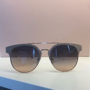 Jessica Simpson sunnies!